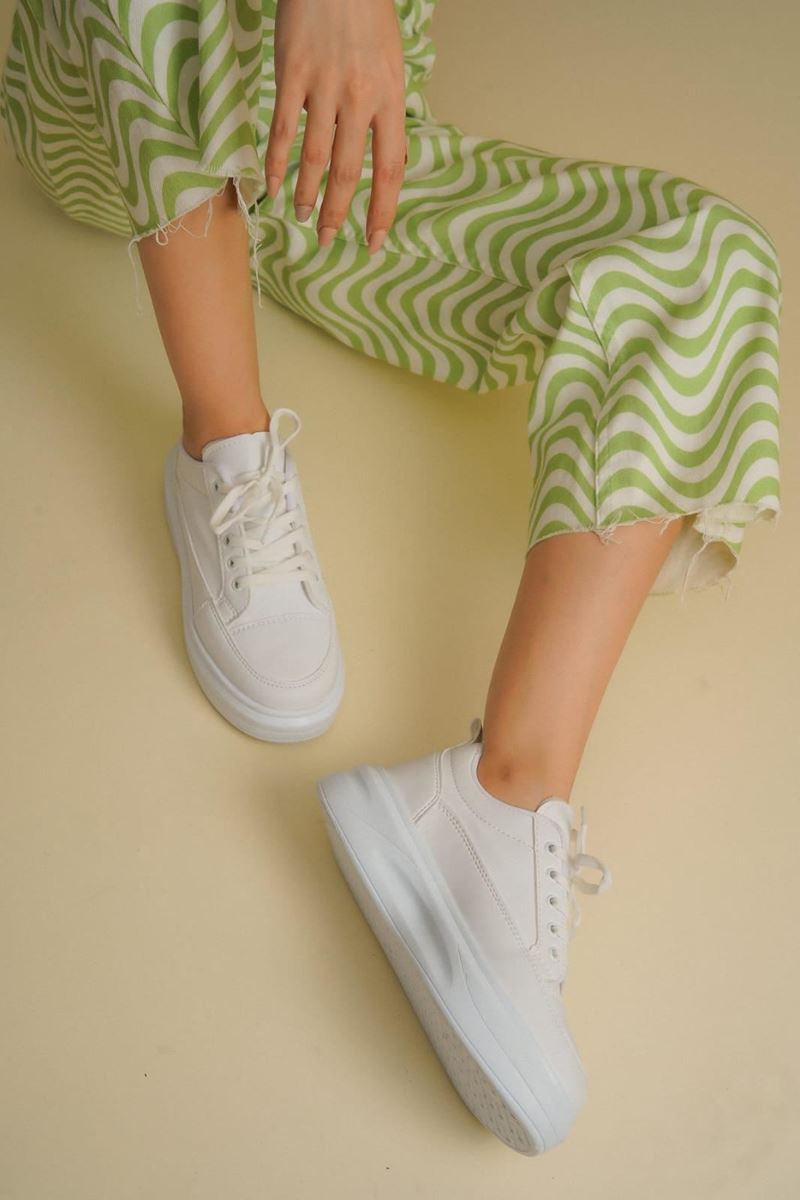 Pilla Beyaz Kadın Ayakkabı resmi